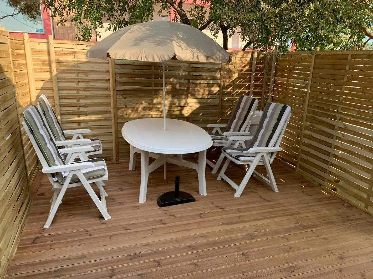 Mali Nordsee Mobilehomes , Glamping & Caravan Pakoštane Semesterbostad